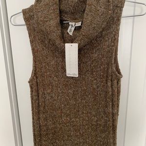 Sleeveless blouse